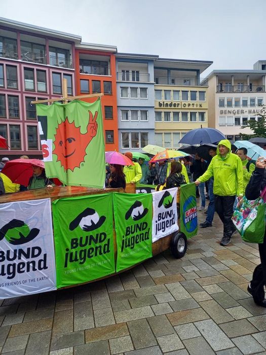 BUND Mitglieder beim Klimastreik auf dem Stuttgarter Marktplatz